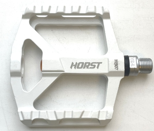 Педали Horst H75 широкие, ось Cr-Mo  с 1 герм. промподш.+1 DU. литой шип 97*107*16мм, 395 г белые