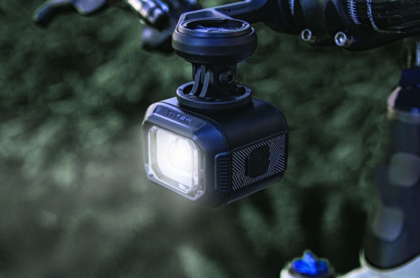 Фонарь передний Moon Titan max 1700 люмен, USB-C, В комплекте крепеж gopro garmin