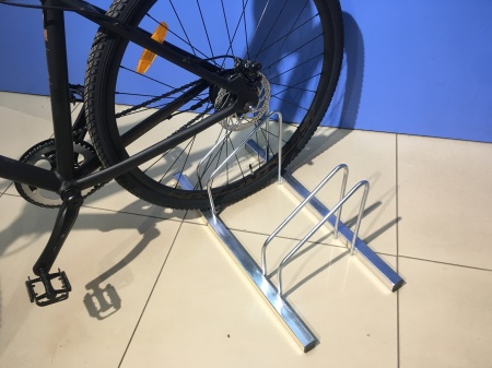 Стойка для хранения 2-х велосипедов.